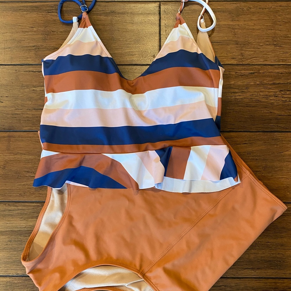 Kortni Jeane swim size M